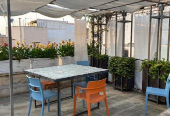 una casa tra barocco e moderno allows 18 year olds to book a room