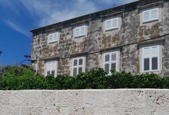 Studio Apartman Ivanka has Balcony rooms