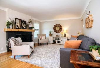 Four Bedroom house by MSP & MOA! allows 18 year olds to book a room