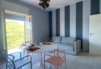 Una suite pop sospesa nel blu has Balcony rooms