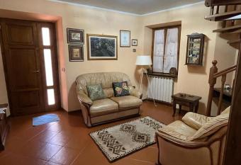 La casa di Franco has Balcony rooms