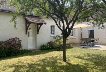 La rocaille allows 18 year olds to book a room