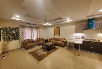 Private 1-Bedroom Apartment has Balcony rooms