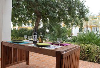 Tavira Retreat has Balcony rooms