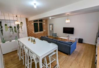 Douceur,   l  gance au C  ur d Albi allows 18 year olds to book a room