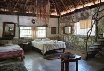 Ecolodge Uh May allows 18 year olds to book a room