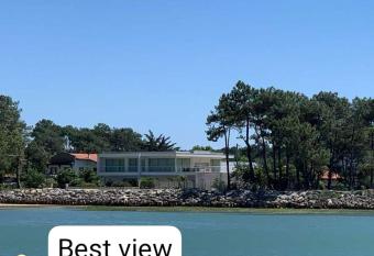 waterfront One Bedroom,own entrance beach view allows 18 year olds to book a room