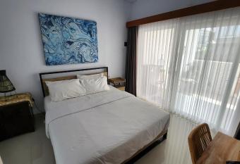 Miss Mendes Guest House allows 18 year olds to book a room