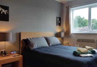 Modern 1-Bed Flat in Wigan allows 18 year olds to book a room