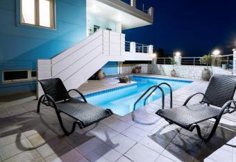 Kronos Villas has Balcony rooms