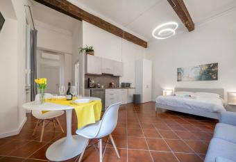 GHIRLANDINA - Fantastico loft in centro citt   has Balcony rooms