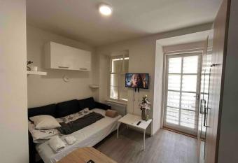 Byt v centru Brna allows 18 year olds to book a room