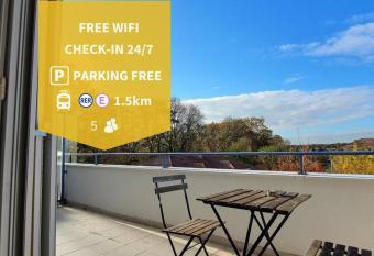 Appartement calme et cosy - Paris Disney Balcon has Balcony rooms