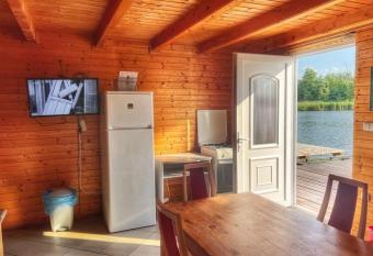 Der  t  -tavi fah  zak has Balcony rooms