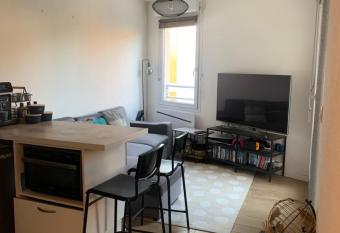 Studio proche OL stadium has Balcony rooms