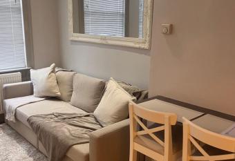 Central private 1 bed flat allows 18 year olds to book a room