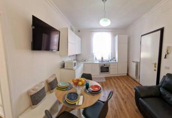 Nur Casa Vacanze Bergamo allows 18 year olds to book a room