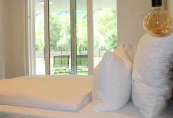 Dinaro Suite, Sauna & Garden has Balcony rooms