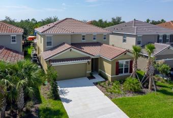 The Mango House has rooms with a private hot tub