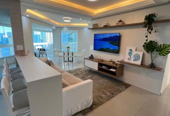 Meu Ap de Bc has rooms with a private hot tub