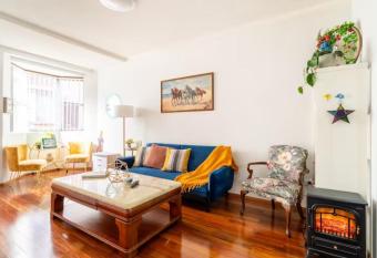Culture Paradise 3BR 2 story Townhouse Cabramatta allows 18 year olds to book a room