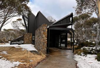 Under the Moonlight allows 18 year olds to book a room