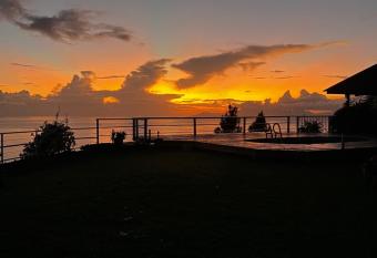 villa Mateata has rooms with a private hot tub