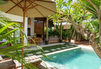 Tranquil Villa 3 bed has rooms with a private hot tub