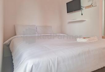 Adam Guesthouse Mitra RedDoorz allows 18 year olds to book a room