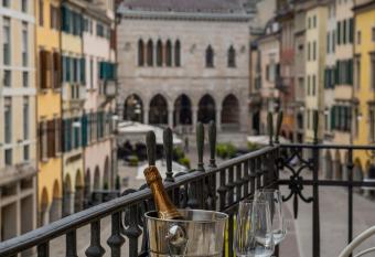Mercatovecchio Luxury Apartments has Balcony rooms