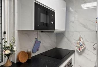 Apartamento bem localizado has Balcony rooms