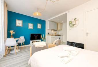 Le Janet3 YourHostHelper allows 18 year olds to book a room