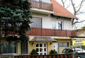 Hegyesi Vend  gh  z allows 18 year olds to book a room