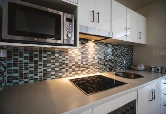 Hindmarsh House on College has Balcony rooms