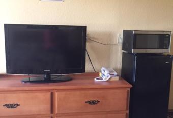 Lake Palestine Motor Inn has Smoking rooms