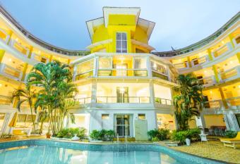 Bloom Boutique Baga allows 18 year olds to book a room