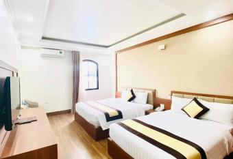 H    Long Sea y allows 18 year olds to book a room