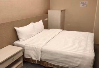 Shun-yi Business Hotel allows 18 year olds to book a room