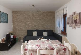 Jolie maison de village allows 18 year olds to book a room