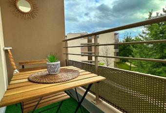   vasion F  erique - 10min Disney 30mn Paris has Balcony rooms