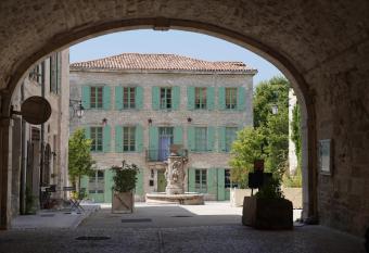 MAISON D HOTES LA GOURGUILLE allows 18 year olds to book a room