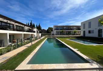 Vie Ventoux has Balcony rooms