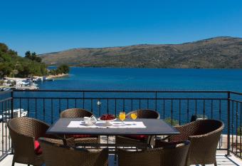 Apartments Iris has Balcony rooms