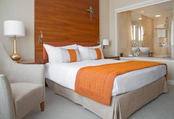 Hotel Okura Amsterdam     The Leading Hotels of the World has rooms with a private hot tub