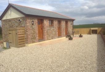 Frankaborough Farm Holiday Cottages has Balcony rooms