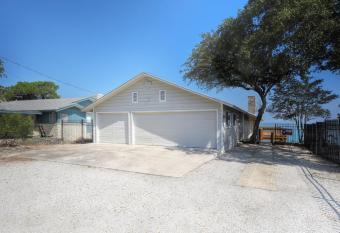 Waterfront Lake House with Hot Tub & Firepit has Balcony rooms