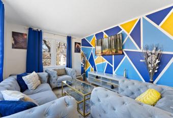 Art, Eats, & Cozy Sheets in NE has Balcony rooms