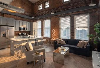 Entire Historic Building Sleeps 30 allows 18 year olds to book a room