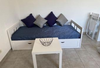 Charmant studio de 23m2 allows 18 year olds to book a room