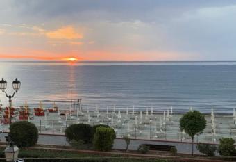 Appartamento Centro Storico allows 18 year olds to book a room